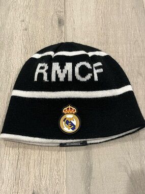 Real Madrid CF Black White Knit Beanie Hat 100% Madridista Winter Cap OS